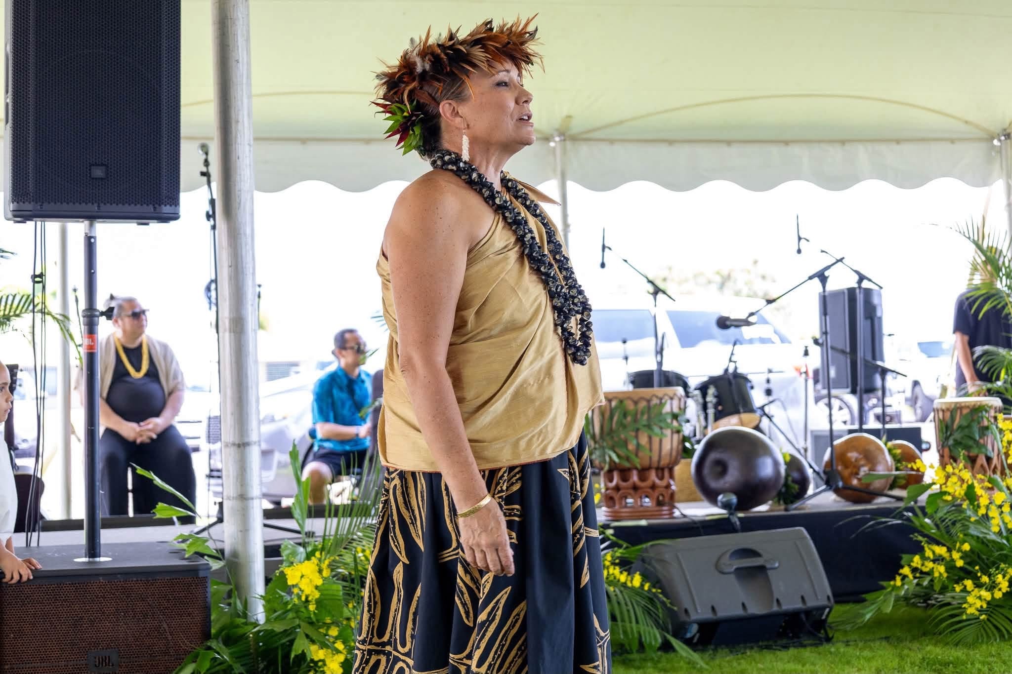 Kumu performing hula at Pūwalu hosted by Laʻiʻōpua 2020, Kona